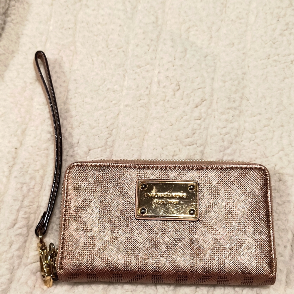 Michael Kors 4 Way Zip Wallet/Wristlet. Rose Gold, EUC, 6.5" x 3.5" x .5"